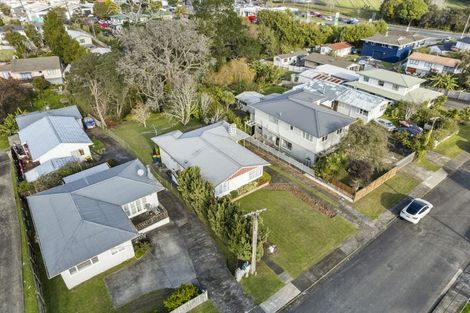 Photo of property in 11 Palmer Avenue, Glen Eden, Auckland, 0602