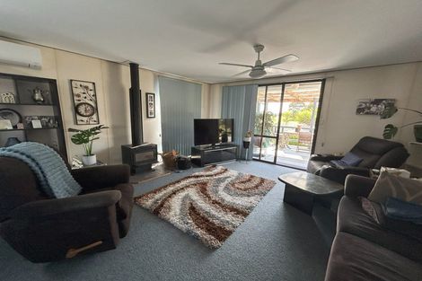 Photo of property in 2/141 Carnoustie Drive, Wattle Downs, Auckland, 2103