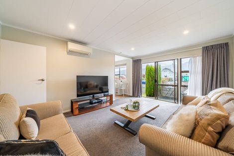 Photo of property in 48f2- Kowhai Avenue, Ebdentown, Upper Hutt, 5018