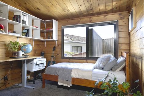 Photo of property in 17 Rice Crescent, Newlands, Wellington, 6037