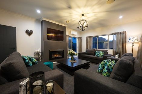 Photo of property in 3 Riverstone Grove, Hokowhitu, Palmerston North, 4410