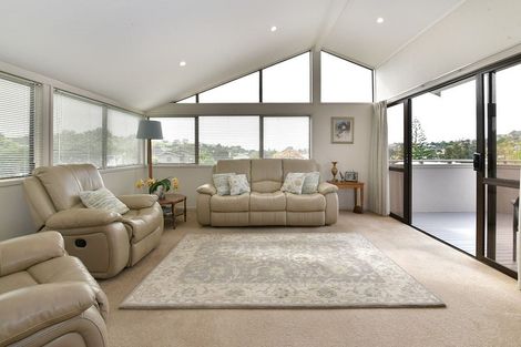 Photo of property in 11 Rosario Crescent, Red Beach, 0932