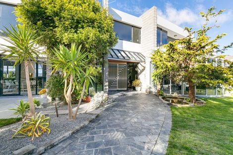 Photo of property in 32 Seatoun Heights Road, Seatoun, Wellington, 6022