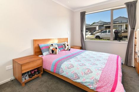 Photo of property in 8 Resolution Drive, Gulf Harbour, Whangaparaoa, 0930