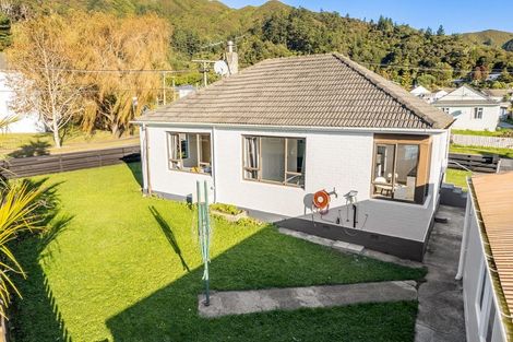 Photo of property in 17 Cleland Crescent, Naenae, Lower Hutt, 5011