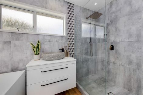 Photo of property in 13 Seabar Place, Glen Eden, Auckland, 0602