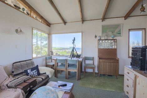 Photo of property in 1437 Whangaparaoa Road, Army Bay, Whangaparaoa, 0930