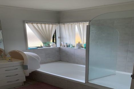 Photo of property in 1/112 Seaview Road, Glenfield, Auckland, 0629