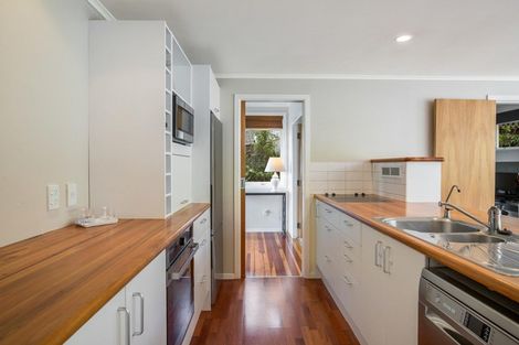 Photo of property in 10 Huntingdon Street, Northland, Wellington, 6012