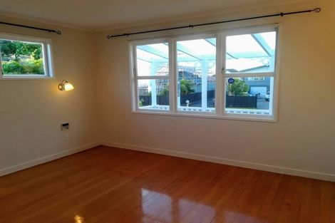 Photo of property in 2a Waller Avenue, Bucklands Beach, Auckland, 2012