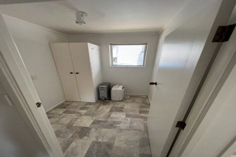 Photo of property in 27 Halberg Street, Glenfield, Auckland, 0629