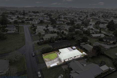 Photo of property in 1 Coolen Place, Tuakau, 2121