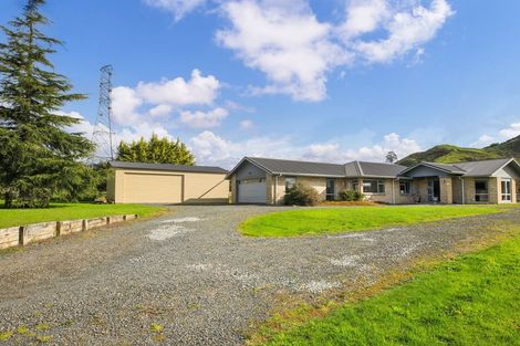 Photo of property in 10 Parker Road, Huntly, 3771