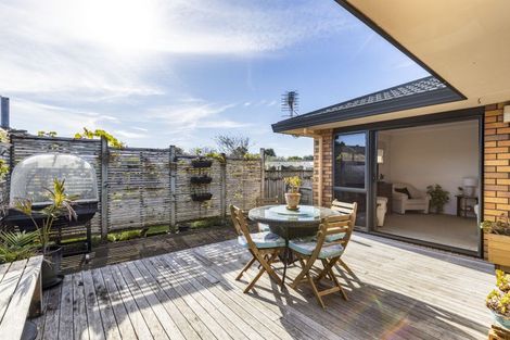 Photo of property in 6 Royal Heights, Glen Avon, New Plymouth, 4312