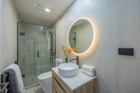 Photo of property in 13e Purata Place, Mangere Bridge, Auckland, 2022