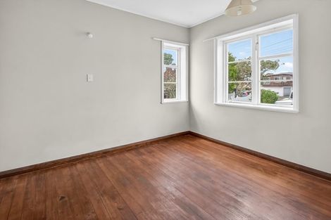 Photo of property in 1a Handley Avenue, Narrow Neck, Auckland, 0624