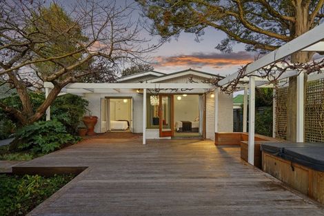 Photo of property in 3 Shaftesbury Street, Avonhead, Christchurch, 8042