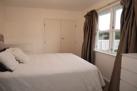 Photo of property in 21 Mazengarb Road, Paraparaumu Beach, Paraparaumu, 5032