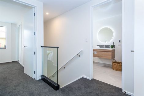 Photo of property in 10 Bishop Street, Green Bay, Auckland, 0604