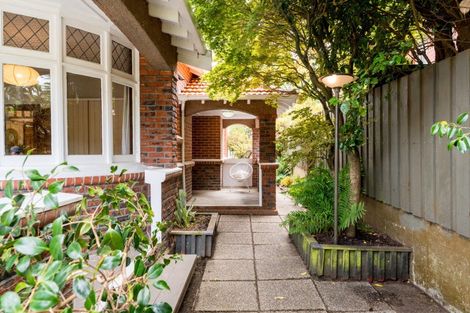 Photo of property in 21 Grandview Crescent, Opoho, Dunedin, 9010