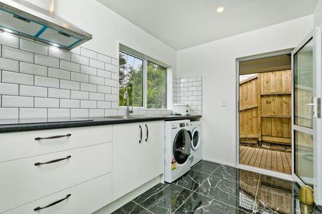 Photo of property in 28 Shah Place, Glen Eden, Auckland, 0602