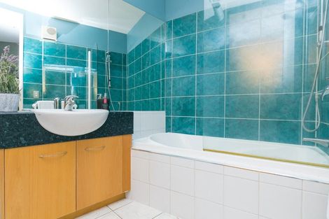 Photo of property in Endeavour Apartments, 125u2 Thorndon Quay, Pipitea, Wellington, 6011
