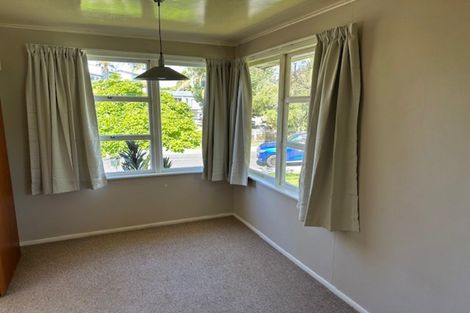 Photo of property in 40 Kingdale Road, Henderson, Auckland, 0610