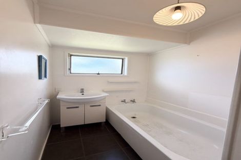 Photo of property in 2/856 East Coast Road, Northcross, Auckland, 0630