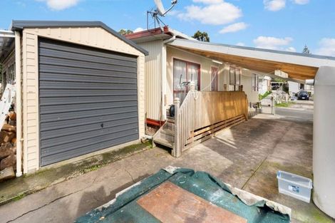 Photo of property in 2 Mcnaughton Avenue, Mangere East, Auckland, 2024
