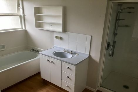 Photo of property in 11 Tupaki Place, Pakuranga Heights, Auckland, 2010