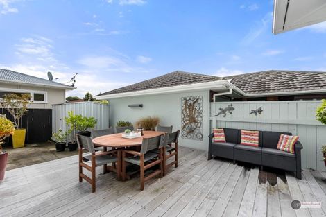 Photo of property in 1/215 Riverside Drive, Waterloo, Lower Hutt, 5011