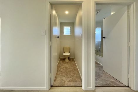 Photo of property in 20 Madison Place, Forrest Hill, Auckland, 0620