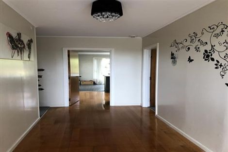 Photo of property in 89 Stottholm Road, Titirangi, Auckland, 0604