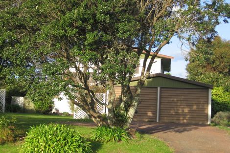 Photo of property in 100 Moore Place, Whangamata, 3620