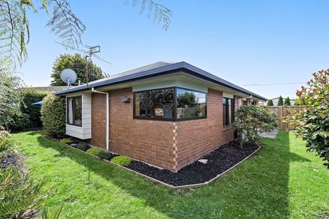 Photo of property in 98 Springs Road, Hornby, Christchurch, 8042