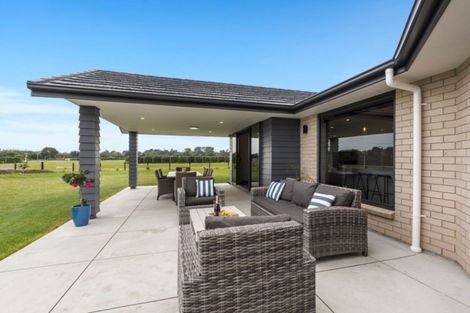 Photo of property in 18 Ohau Gravels Way, Ohau, Levin, 5570