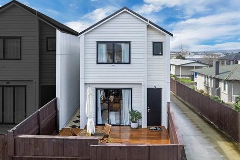 Photo of property in 2 Fields Road, Manurewa, Auckland, 2102