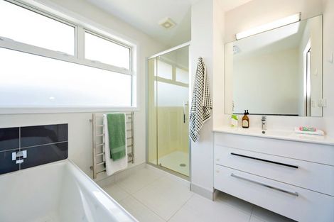 Photo of property in 9 Whakatomo Place, Havelock North, 4130