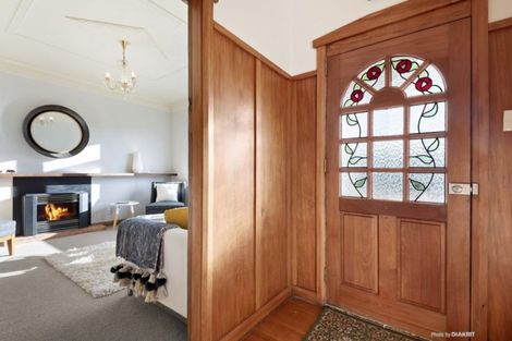 Photo of property in 92 Nevay Road, Karaka Bays, Wellington, 6022