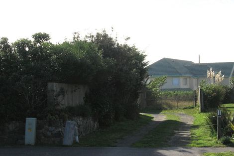 Photo of property in 15 Oratia Street, Waikanae Beach, Waikanae, 5036