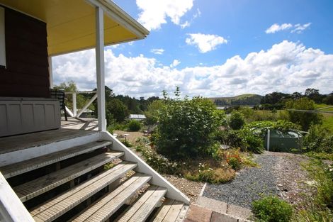 Photo of property in 3 Heaths Way, Pahi, Paparoa, 0571