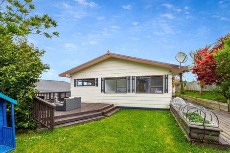 Photo of property in 116 Whangaparaoa Road, Red Beach, 0932