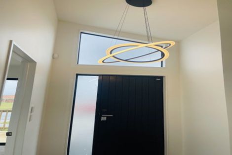 Photo of property in 17 Cronshaw Road, Karaka, 2113