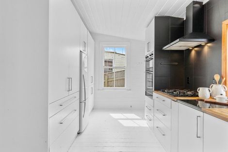 Photo of property in 18 Tay Street, Whanganui, 4500