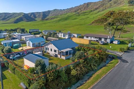 Photo of property in 13 Ratau Street, Mahia, 4198