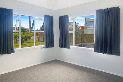 Photo of property in 27 Roore Street, Foxton Beach, Foxton, 4815