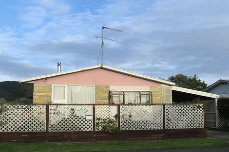 Photo of property in 28 Makarini Street, Paraparaumu, 5032