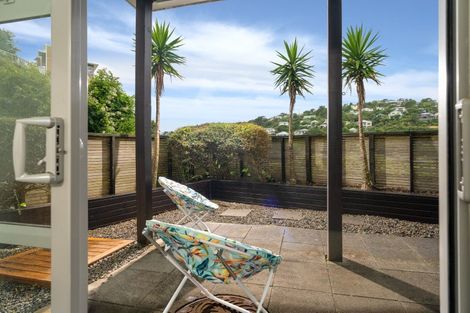 Photo of property in 20 Tiketike Way, Brooklyn, Wellington, 6021