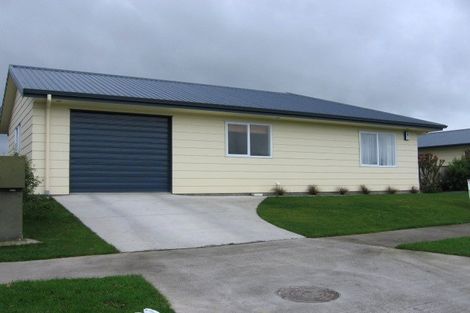 Photo of property in 39 Peter Hall Drive, Kelvin Grove, Palmerston North, 4414