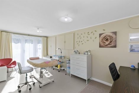 Photo of property in 9 Shortland Street, Khandallah, Wellington, 6035